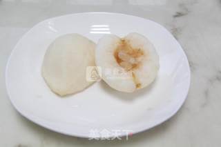 Good Medicine for Relieving Cough and Moisturizing The Lungs-stewed Sydney with Honey and Rock Sugar recipe
