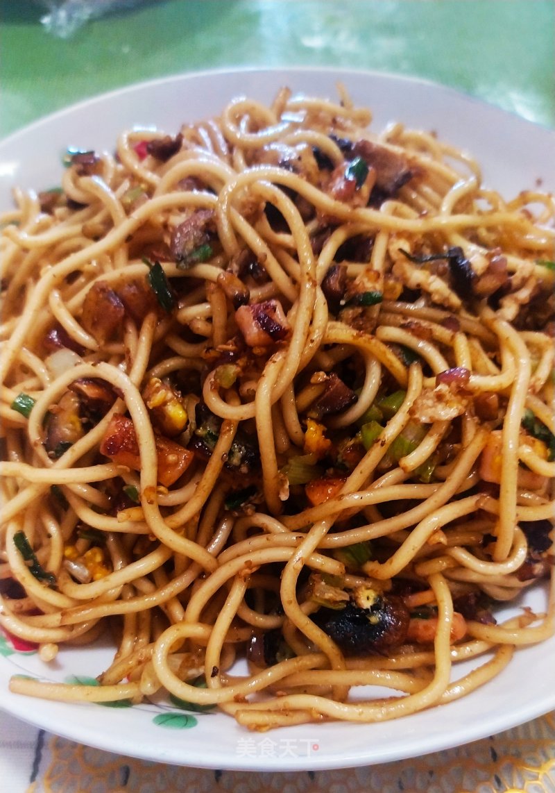Stir-fried Cold Noodles with Mushrooms and Squid recipe