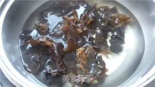 Stir-fried White Mushrooms with Fungus and Green Onions recipe