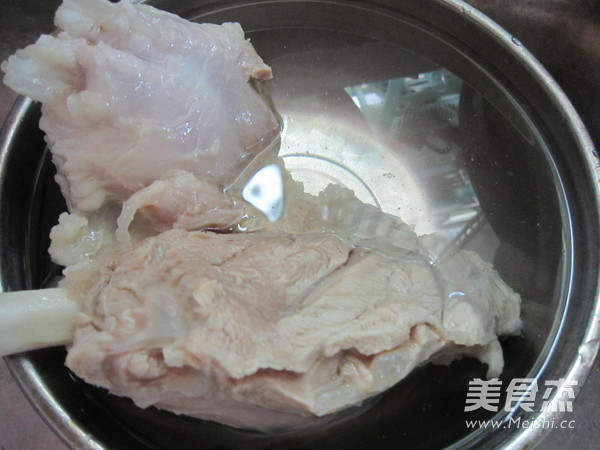 Pork Tendon with Red Oil recipe