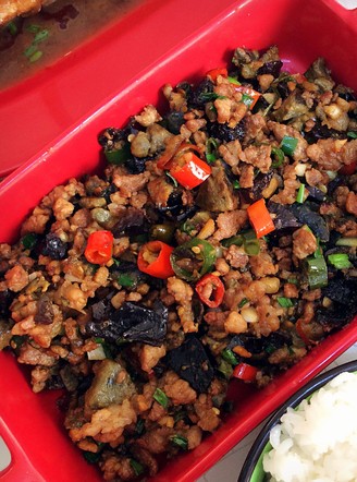 Stir-fried Minced Pork with Preserved Egg with Double Pepper
