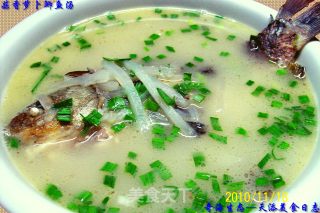 【autumn and Winter Green Shield】--- "garlic Carrot Soup with Carp" recipe