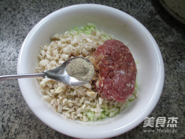 Xiuzhen Mushroom, Cabbage and Meat Dumplings recipe