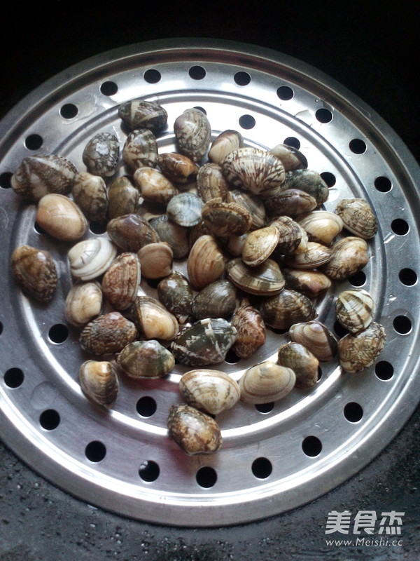Steamed Clams in Raw Sauce recipe