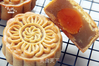 Mid-autumn Festival, The Sweet "moon" Warms People's Hearts-single Yellow and White Lotus Paste Moon Cake recipe