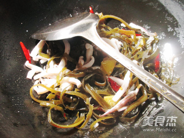 Fried Squid with Kelp recipe