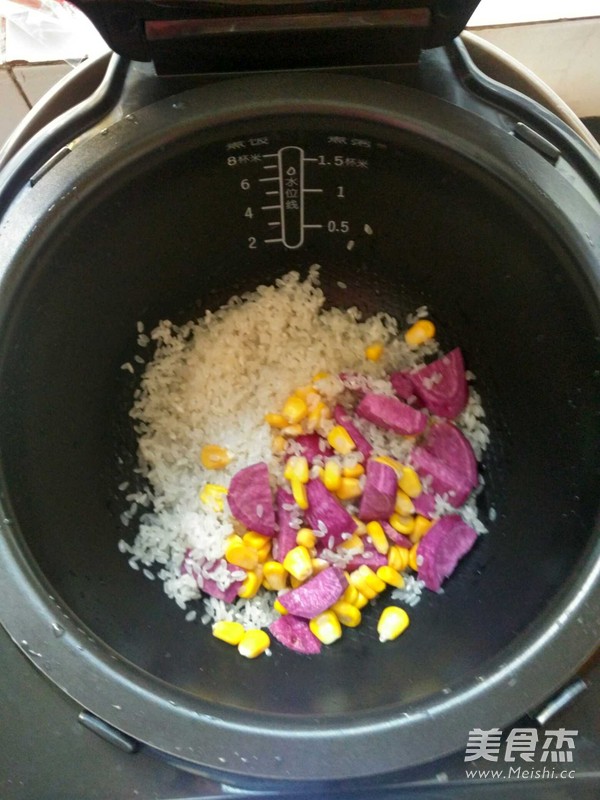 Purple Sweet Potato and Corn Grain Braised Rice recipe