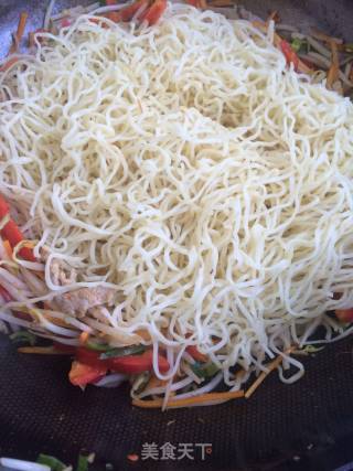 Fried Noodles with Shredded Pork and Cumin recipe