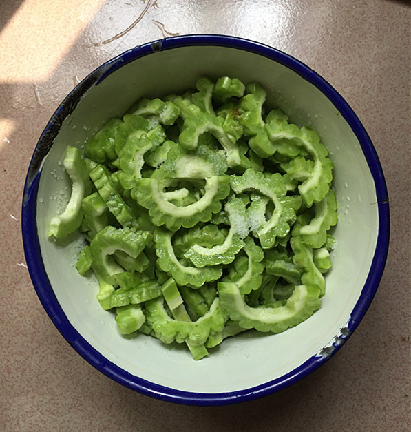 Cantonese Style Jujube Intestines Fried Bitter Gourd recipe