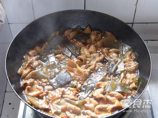 Braised Pork Intestines with Kelp recipe