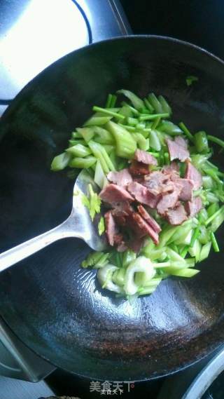 Celery and Tomato Sauteed Pork recipe