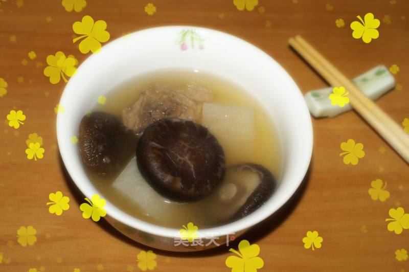 Summer Appetizer Soup---white Radish, Mushroom and Pepper Pork Bone Soup