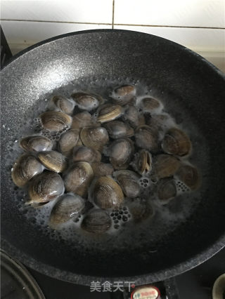 Clams Mixed with Spinach recipe
