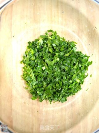 Griddle with Minced Pork and White Radish Leaves recipe