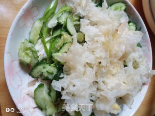 "lazy Meal" Garlic Sprouts Mixed with Cucumber recipe