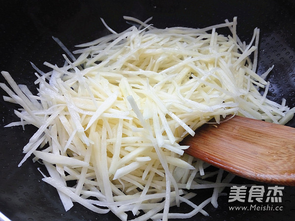 Hot and Sour Potato Shreds recipe