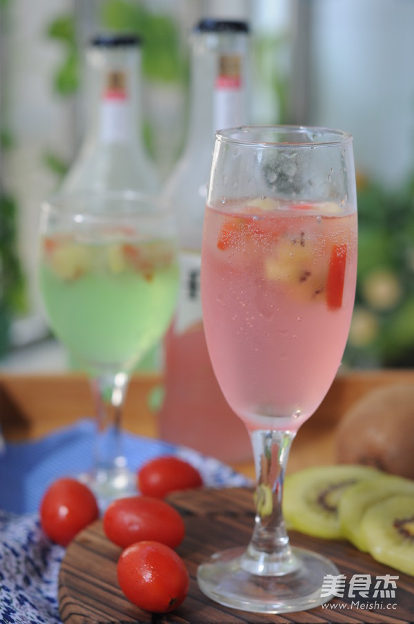 Cherry Tomato Kiwi Cocktail recipe