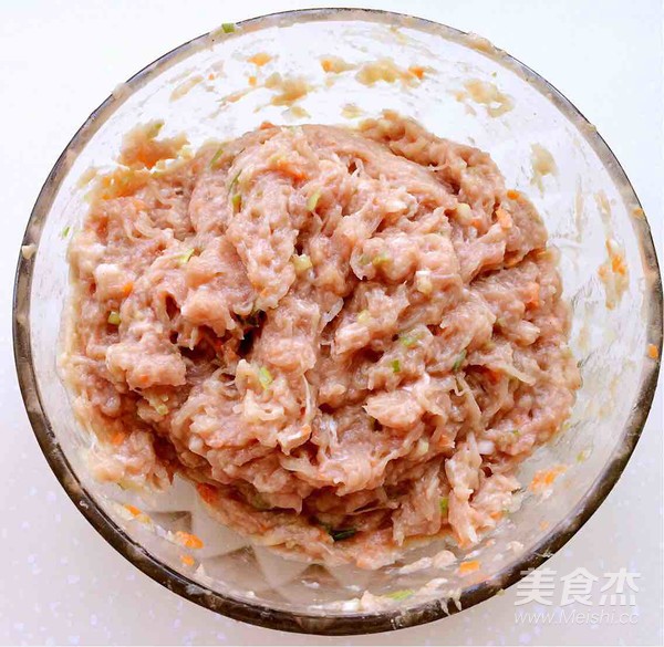 Milk-flavored Radish Shredded Pork Buns recipe