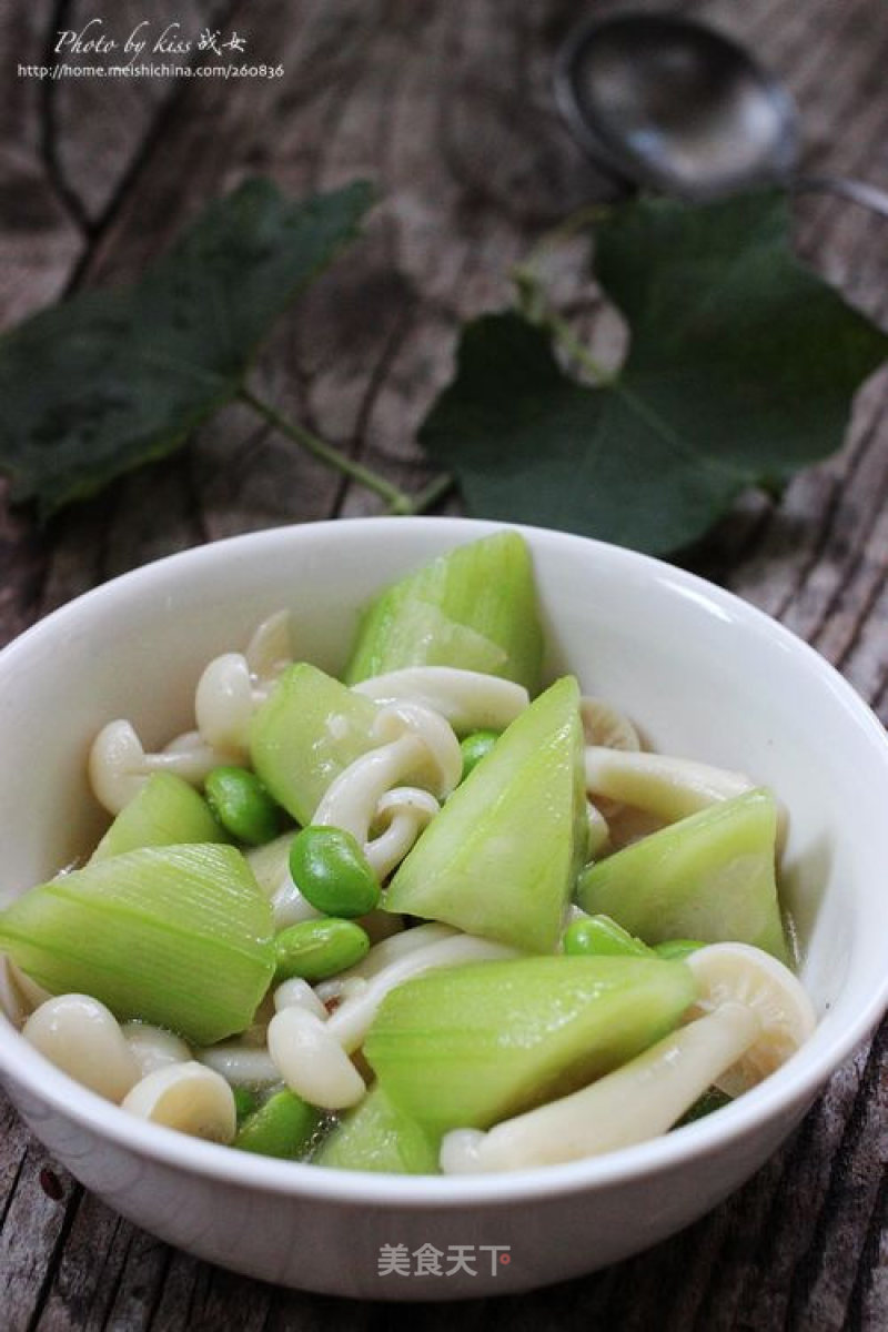 Sweet and Delicious---stewed Loofah with Edamame