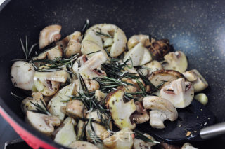 Roasted Mushrooms with Herbs recipe