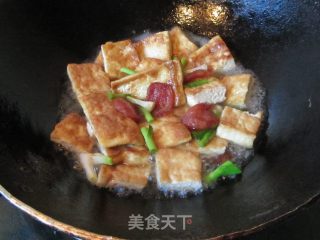 Stir-fried Pressed Tofu with Green Garlic Sausage recipe