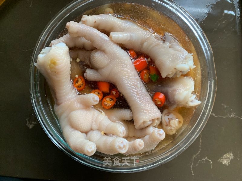 Chicken Feet with Lees