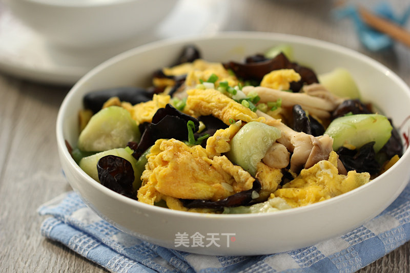 Scrambled Eggs with Loofah and Mushrooms recipe