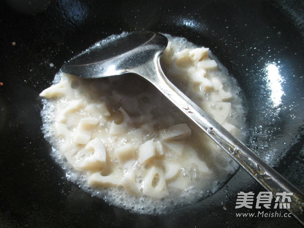Stir-fried Lotus Root with Shrimp and Spicy Pepper recipe