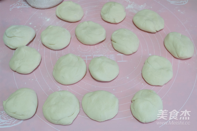 Pork Shepherd's Purse Buns recipe