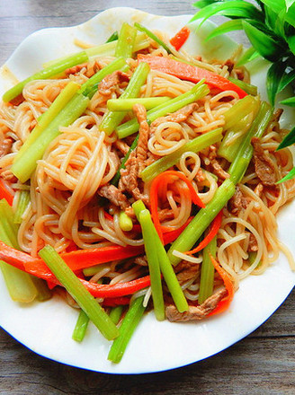 Stir-fried Rice Noodles with Shredded Pork recipe