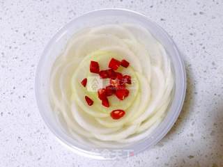 Refreshing Hot and Sour White Radish recipe