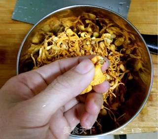 Winter Warming-stewed Chicken with Cordyceps Flower recipe