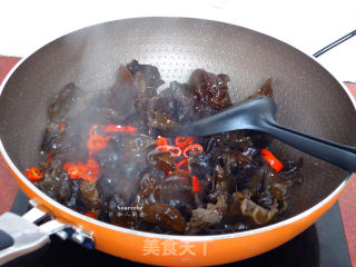 #trust之美# Fried Fish with Red Pepper and Fungus recipe