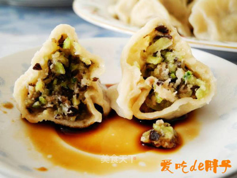 Cucumber Pork Fungus Dumplings recipe