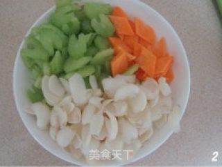 Stir-fried Cashew Nuts with Celery and Lily recipe