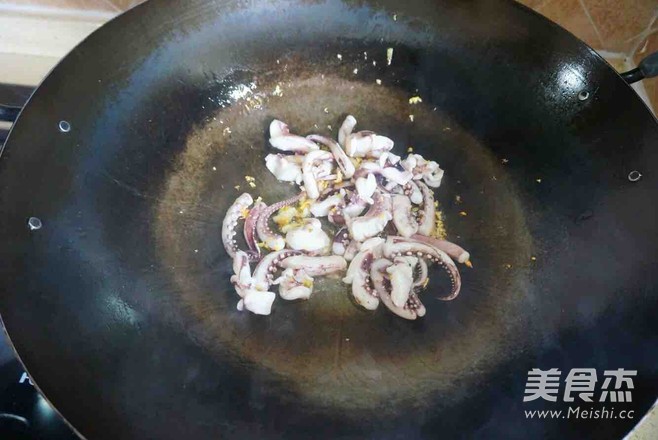 Stir-fried Squid with Green Pepper recipe