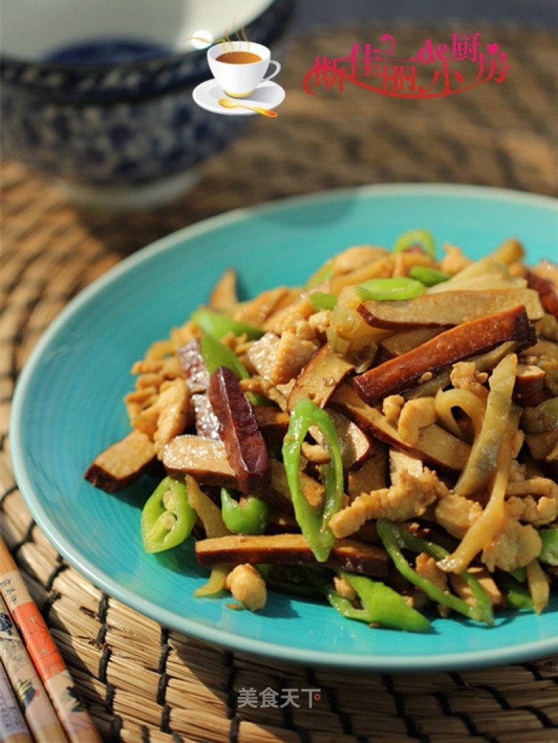 Stir-fried Shredded Chicken with Hang Pepper Dried Mustard Vegetables recipe