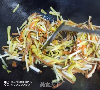 Stir-fried Dried Chives and Carrots with Tea recipe