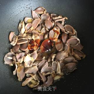 Stir-fried Green Pepper with Duck Gizzards recipe