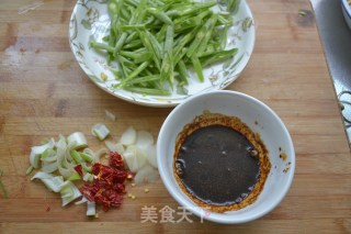 [fried Noodles with Beans and Pork Shreds] recipe