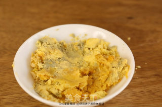 Pork Floss and Egg Yolk Green Tuan recipe