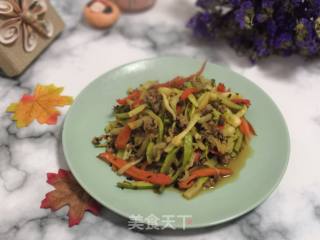 Stir-fried Zucchini with Minced Meat and Dried Vegetables recipe