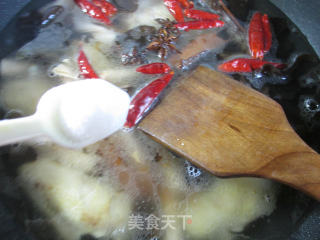 Black Fungus and Bean Tendon Roasted Middle Fin recipe