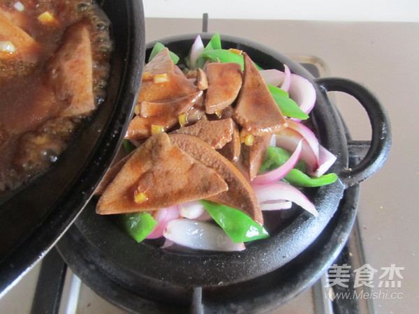 Stir-fried Pork Liver with Sizzling Onion recipe