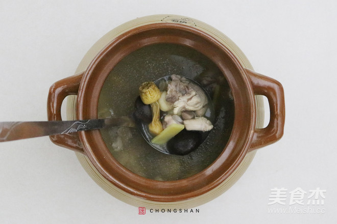 Agaricus and Flower Mushroom Stewed Chicken recipe