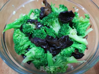 Broccoli with Fungus recipe