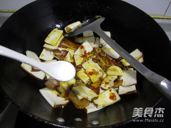 Stir-fried Bacon with Pepper and Smoked Dry recipe