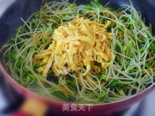 [yiru's Private Room Quick-hand Stir-fry] Zero Skills to Create Beauty and Beauty, Cheap Stir-fry---black Bean Sprouts Scrambled Eggs recipe