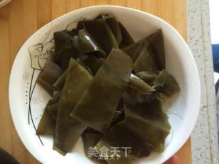 Seaweed and Mushroom Stewed Big Bone Soup recipe