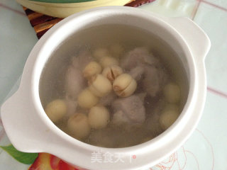 【lotus Seeds and Lily Stewed Lean Meat】----moisturizing Soup recipe